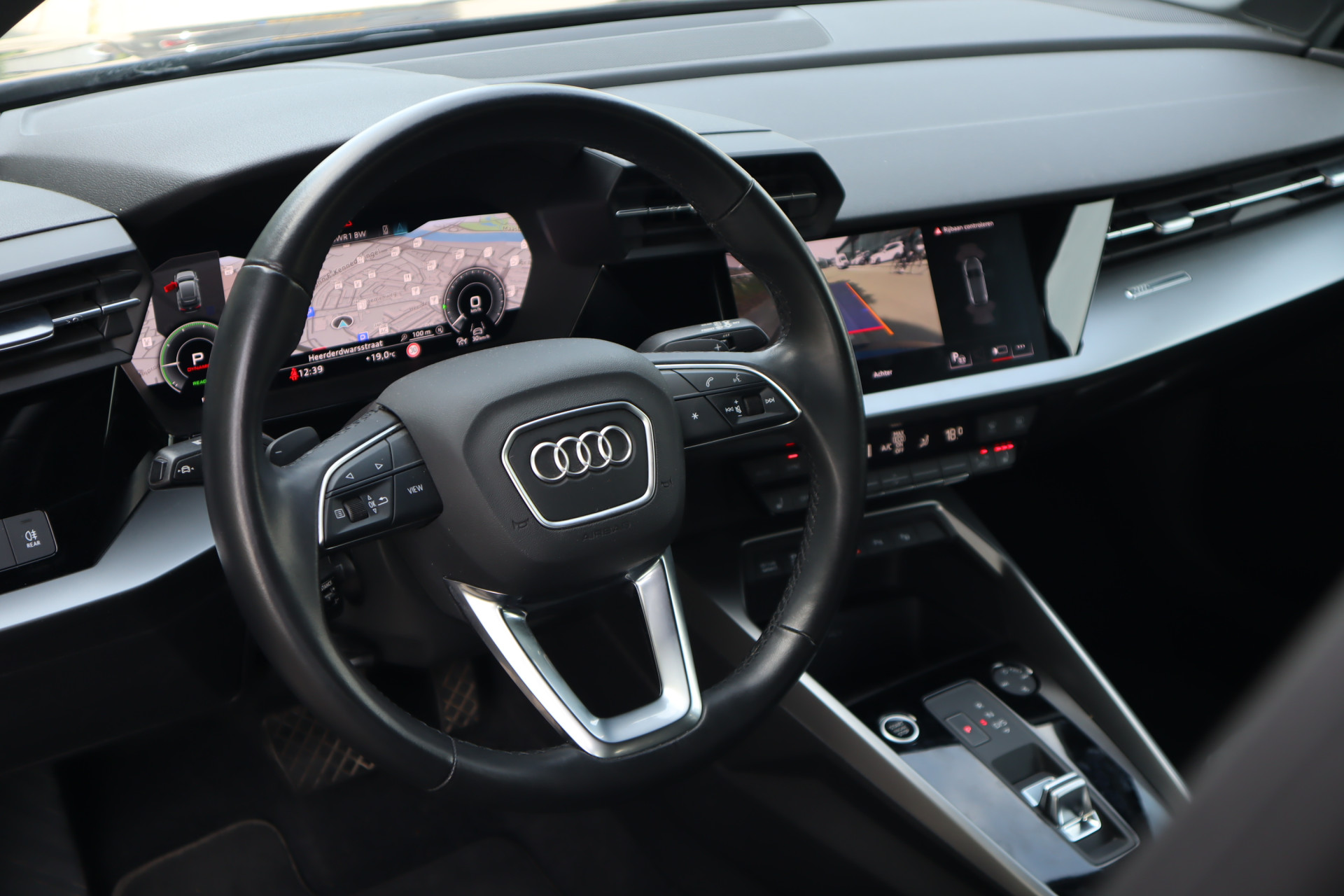 44963089-6.jpg